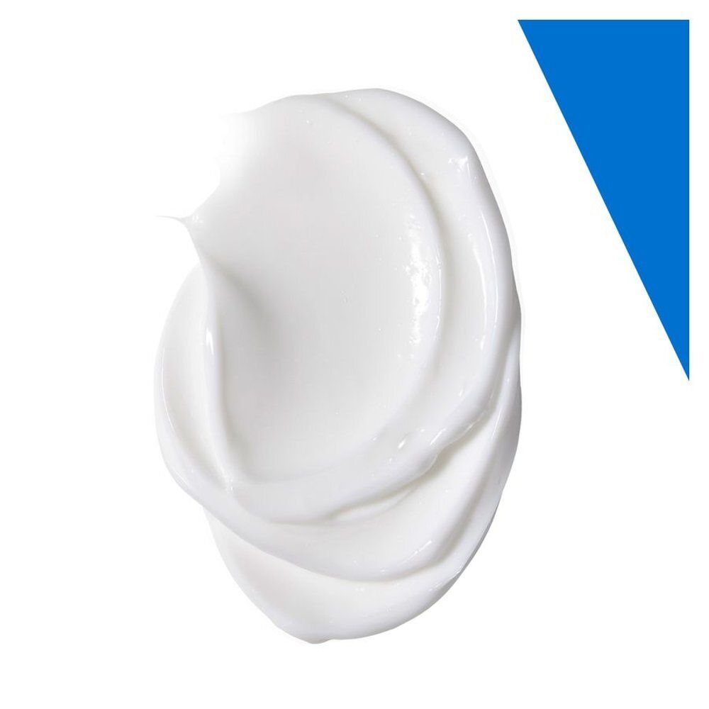 Close-up van witte crème. Blauwe achtergrond.