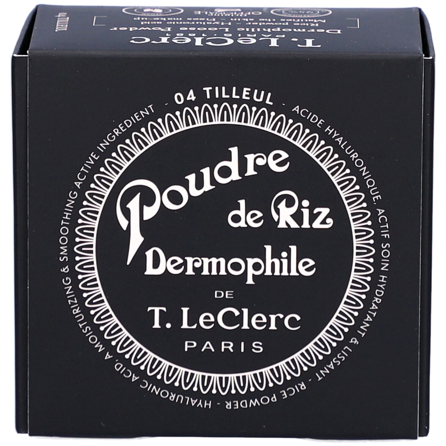 Schwarze Verpackung mit weißem Aufdruck. Produktname: Poudre de Riz Dermophile von T. LeClerc. Farbton: 04 Tilleul.