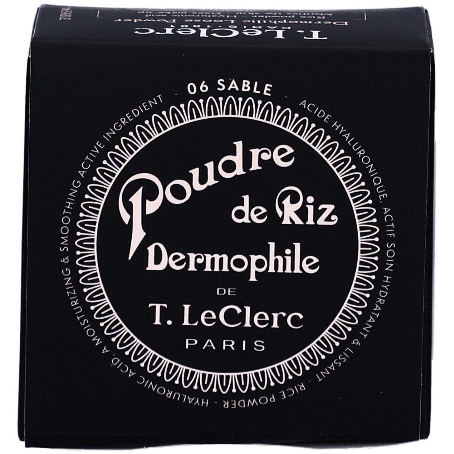 Schwarze Verpackung von T.LeClerc Poudre Libre 06 Sable. Text und Logo in Weiß. Eckige Form.