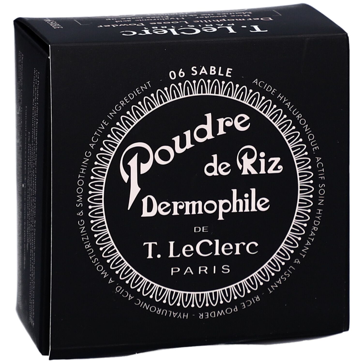 Schwarze Verpackung von T.LeClerc Poudre Libre 06 Sable. Text und Logo in Weiß. Eckige Form.