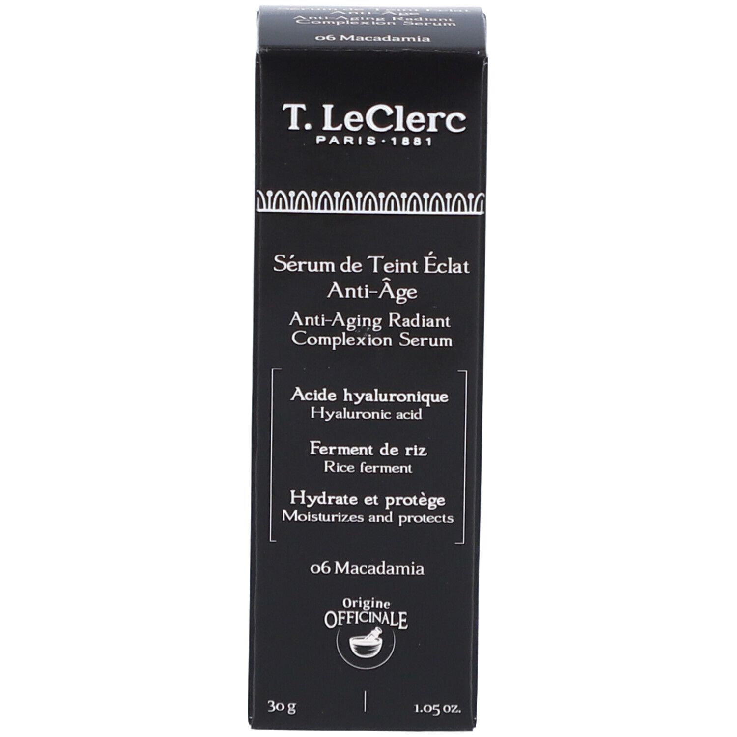 T.LeClerc Serum Verpackung. Schwarzer Karton. Beschriftung: Sérum de Teint Éclat Anti-Âge, Inhaltsstoffe, 30g, 1.05 oz.