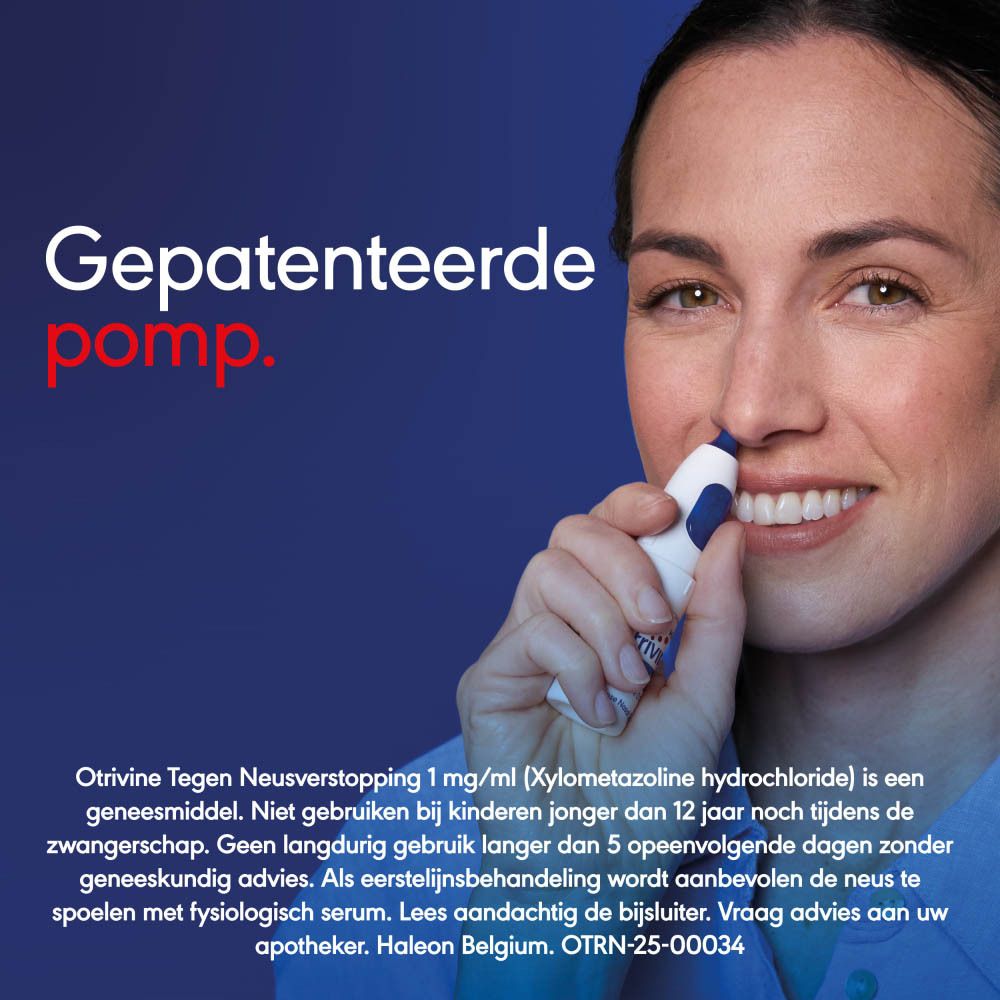 Vrouw gebruikt neusspray. Tekst: Nieuwe gepatenteerde pomp.