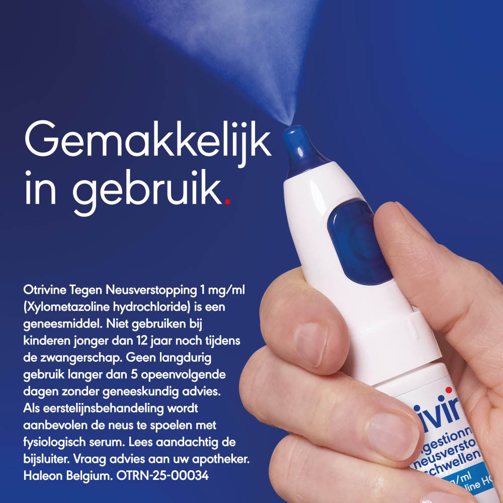 Hand houdt neusspray vast. Tekst: Gemakkelijk in gebruik.