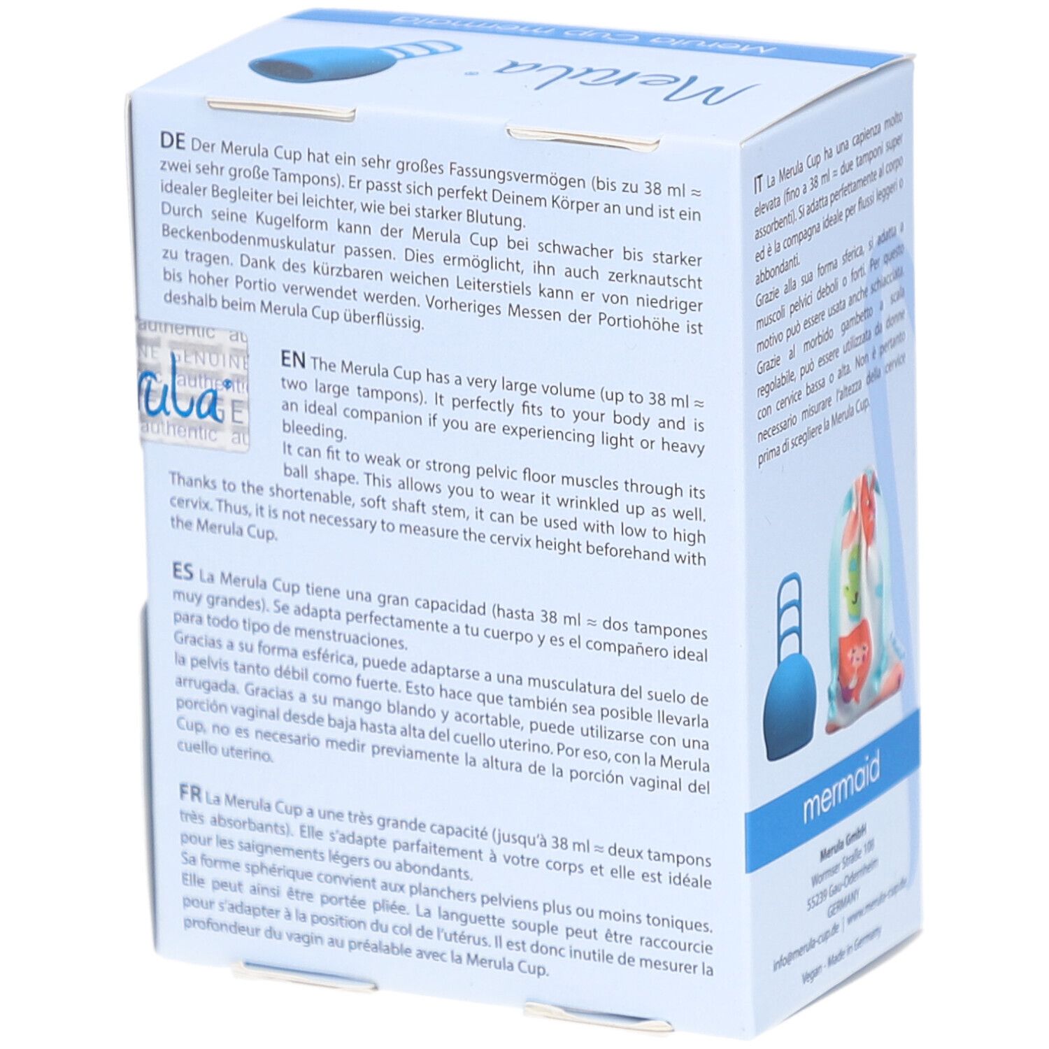 Rückseite der Verpackung Merula Cup mermaid. Text in mehreren Sprachen. Blaue Menstruationstasse abgebildet.