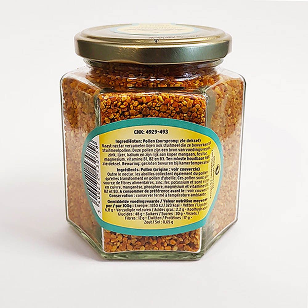 Achterkant van een glazen pot met bijenpollen, hexagonaal, met etiket en zilverkleurig deksel.