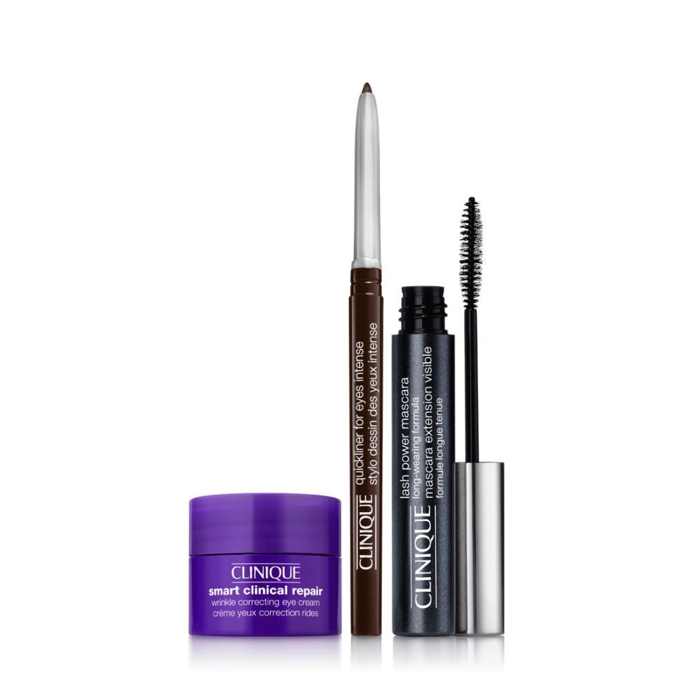 Clinique Eye Essential Set. Enthält Mascara, Eyeliner und Augencreme. Lila Verpackung mit Produktnamen und Sternen.