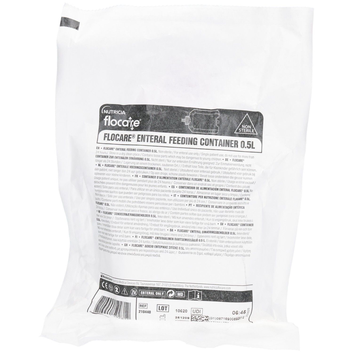 Verpackung mit Text. Aufgedruckt sind Produktname, Marke, Volumen und weitere Informationen in verschiedenen Sprachen.
