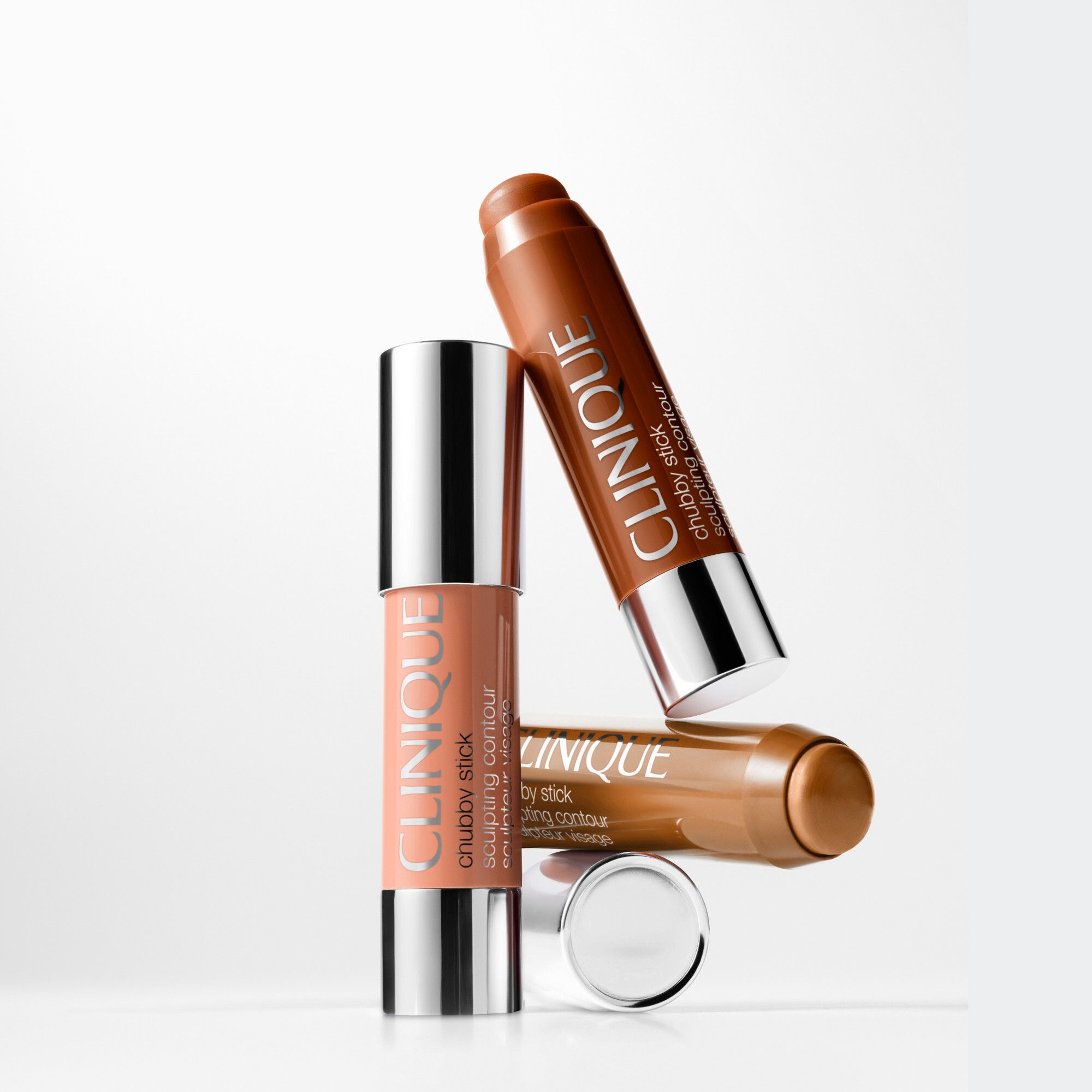 Drei Clinique Chubby Stick™ Contour sculptant. Verschiedene Farben. Silberne Kappen.