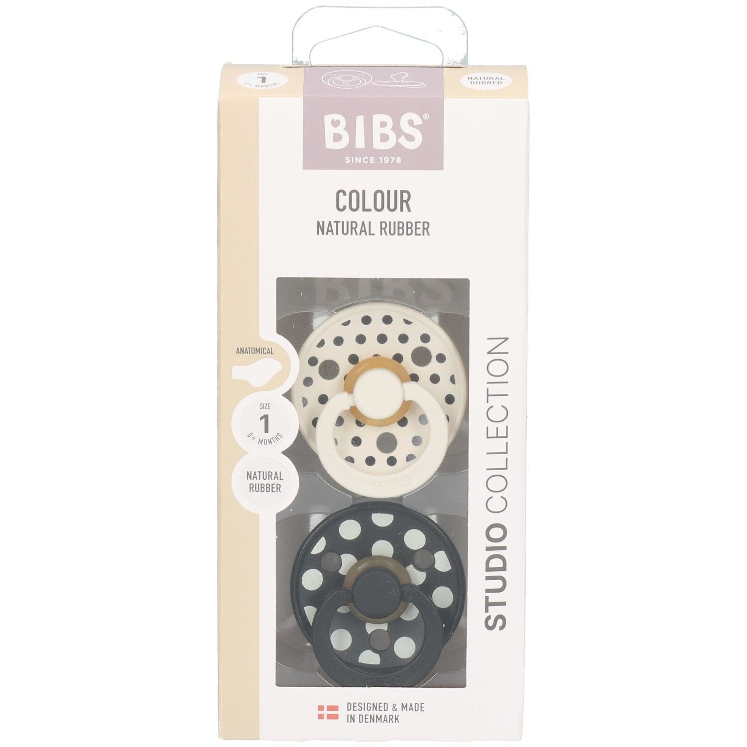 Verpackung mit zwei Schnullern. Marke BIBS. Polka-Dot-Design. Anatomischer Sauger. Naturkautschuk. Farbe: Schwarz und Creme.