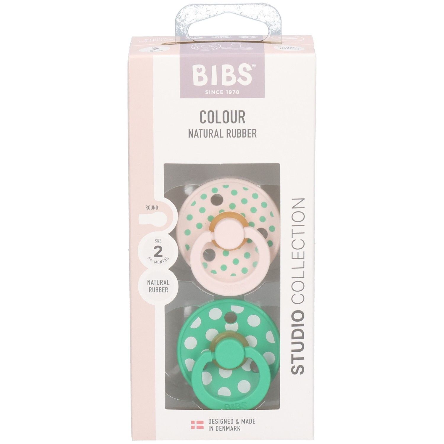 Verpackung mit zwei Schnullern. Rosa und grüne Schnuller mit weißen Punkten. Marke: BIBS. Naturgummi.