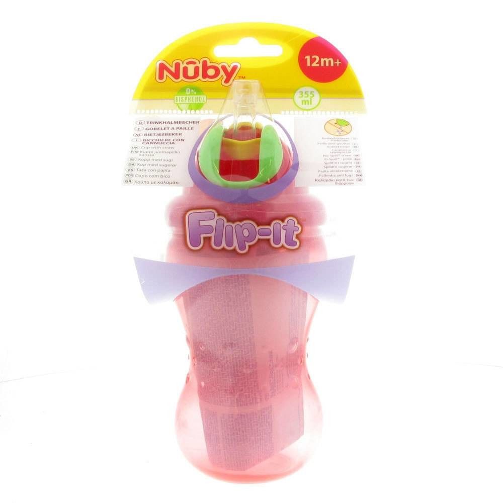 Gobelet rose avec paille et couvercle. Emballage avec nom du produit et indication d'âge 12m+.