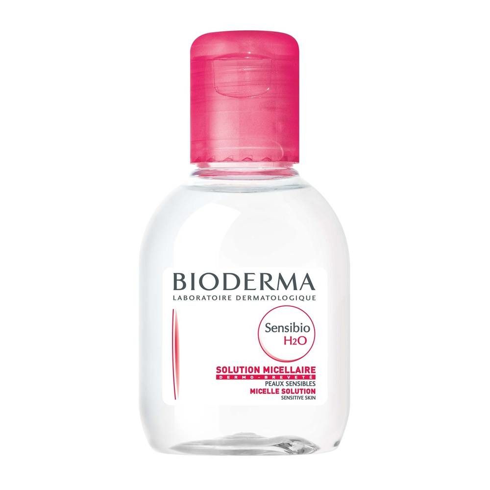 Transparante vloeistof in een fles met roze dop. Opschrift: BIODERMA, Sensibio H2O, Solution Micellaire, Peaux Sensibles, Micelle Solution, Sensitive Skin.