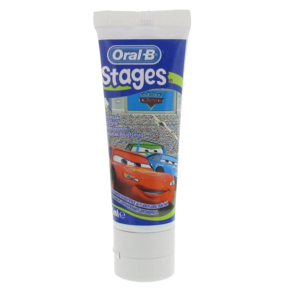 Tandpastatube van Oral-B Stages. Blauw en wit, met logo en Cars-motief. Bevat afbeeldingen van auto's. Witte dop.
