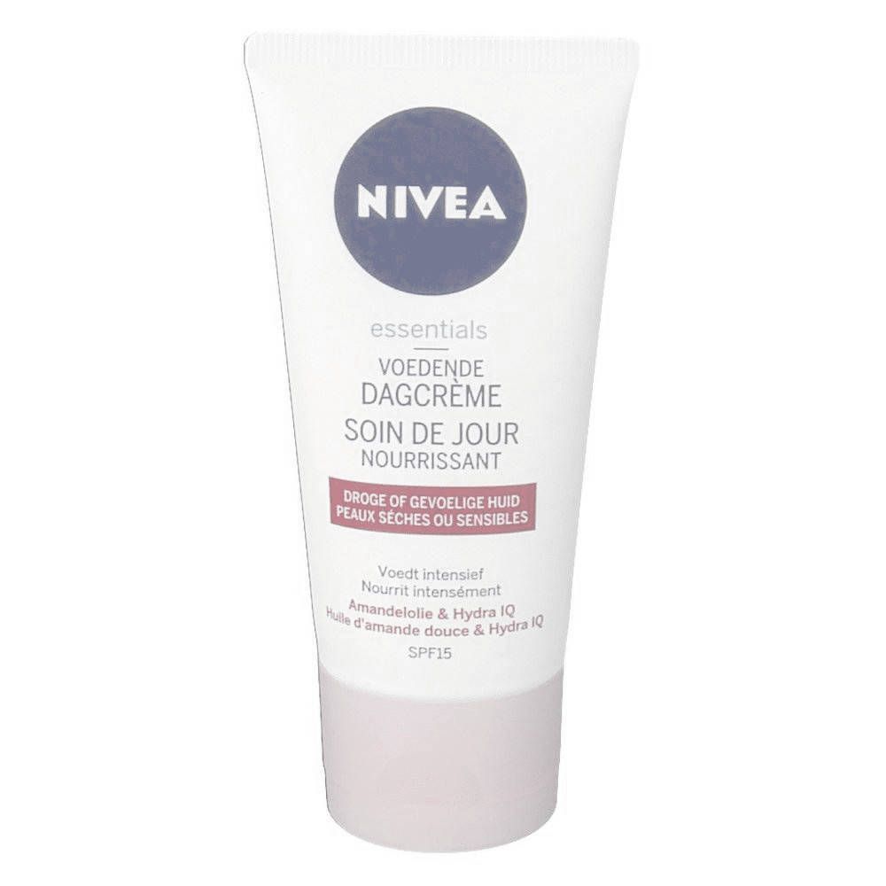 NIVEA Essentials Crème de jour SPF15 en tube. Blanc avec bouchon bleu. Textes en allemand, français et néerlandais.