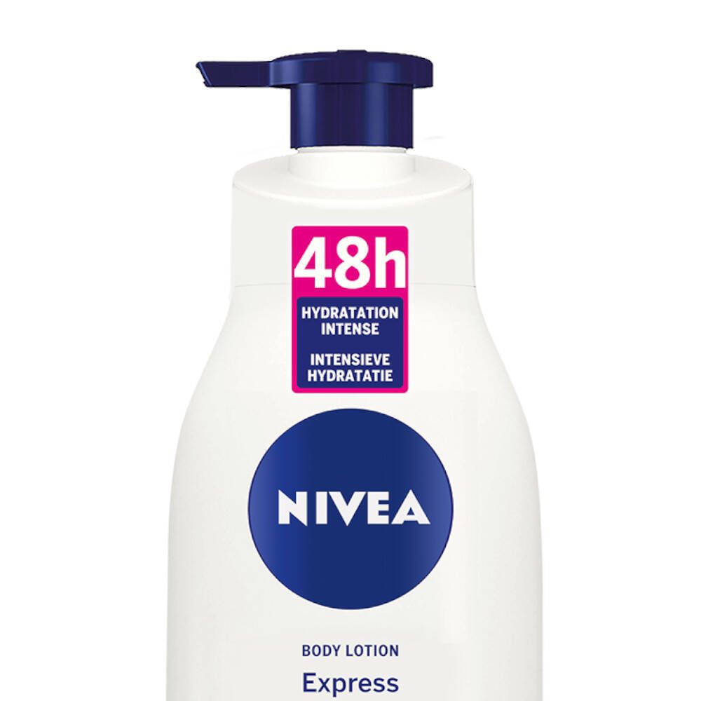 Gros plan sur flacon blanc avec pompe bleue. Étiquette "48h Hydratation Intense" et "NIVEA".