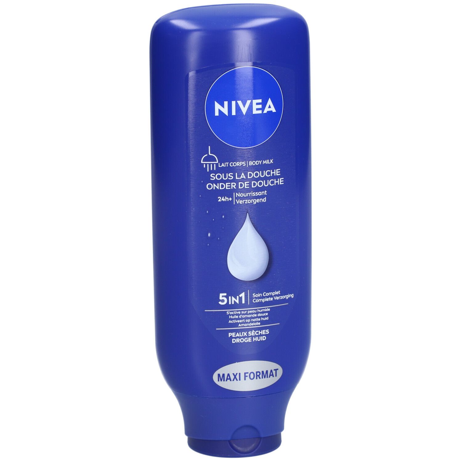 Blaue Flasche NIVEA Body Milk unter der Dusche. Aufschrift: 5in1, für trockene Haut, Maxi-Format.