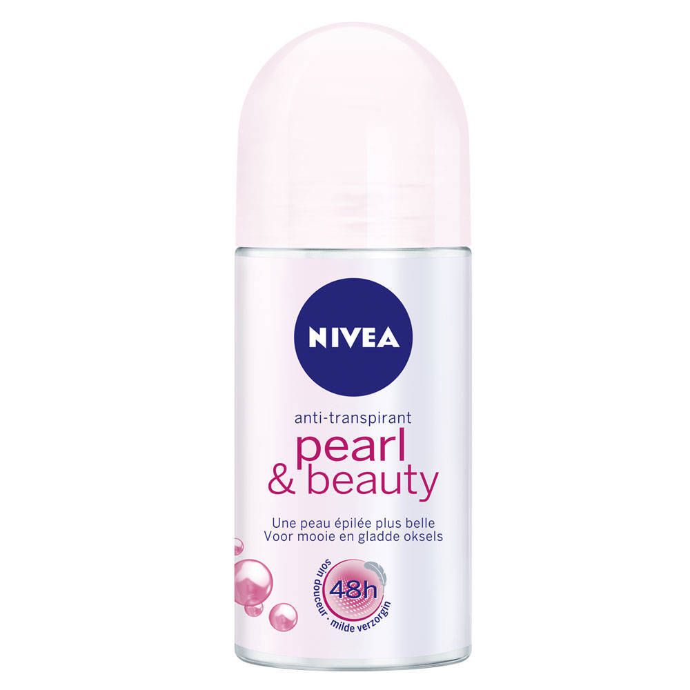 Déodorant roll-on avec bouchon blanc et logo bleu. Inscription: Pearl & Beauty, 48h Protection. Boules roses représentées.