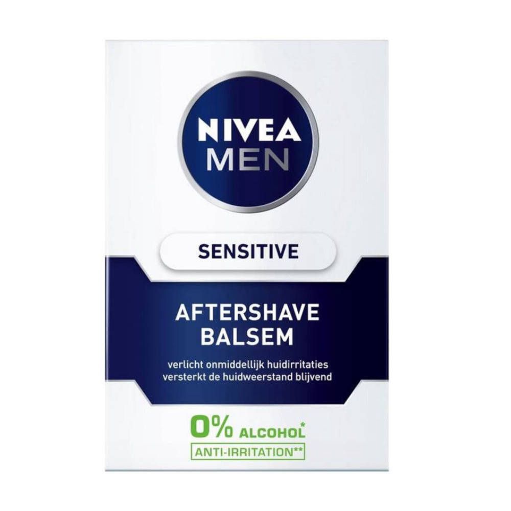Verpackung mit NIVEA MEN Sensitive After Shave Balsam. Aufschrift: 0% Alkohol. Weißer Hintergrund, blaue Schrift.