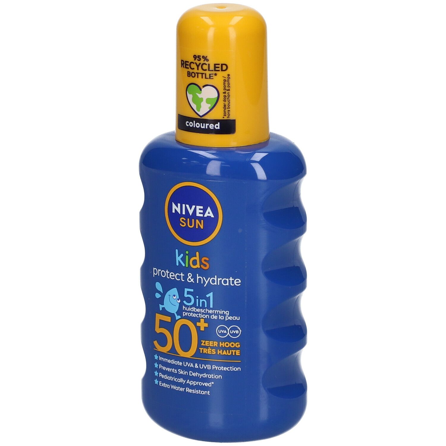 Flacon bleu NIVEA SUN Kids Spray Protect & Hydrate SPF50+. Bouchon jaune. Protection 5 en 1. Flacon recyclé à 95%.