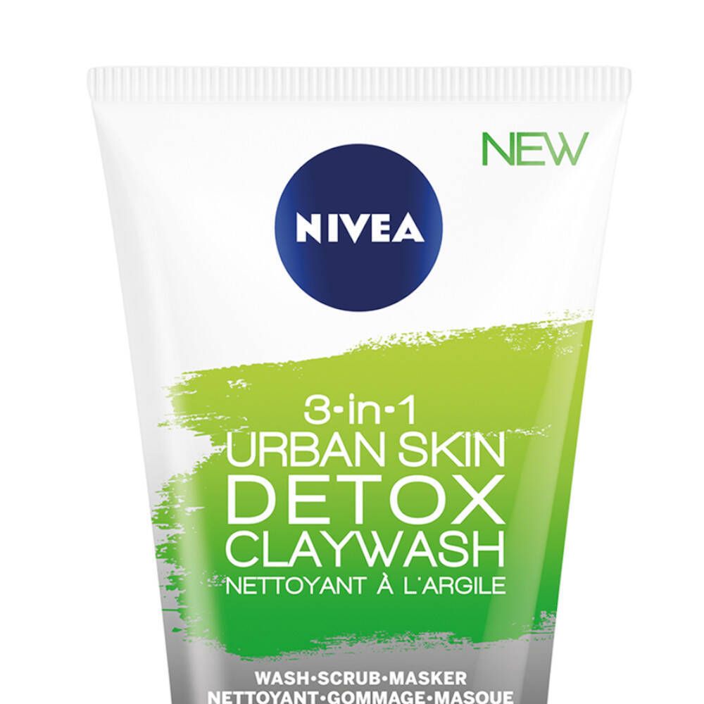 Gros plan d'un tube blanc avec logo NIVEA et texte vert. Texte : 3-en-1 Urban Skin Detox Claywash.