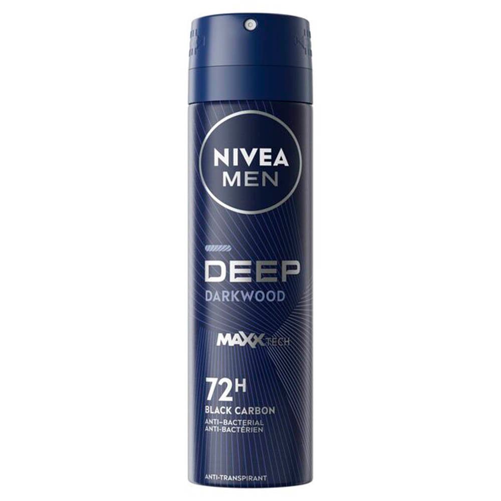 Zwarte NIVEA MEN Deep deodorant spray met blauwe dop. Opschrift: Deep, Darkwood, 72H.