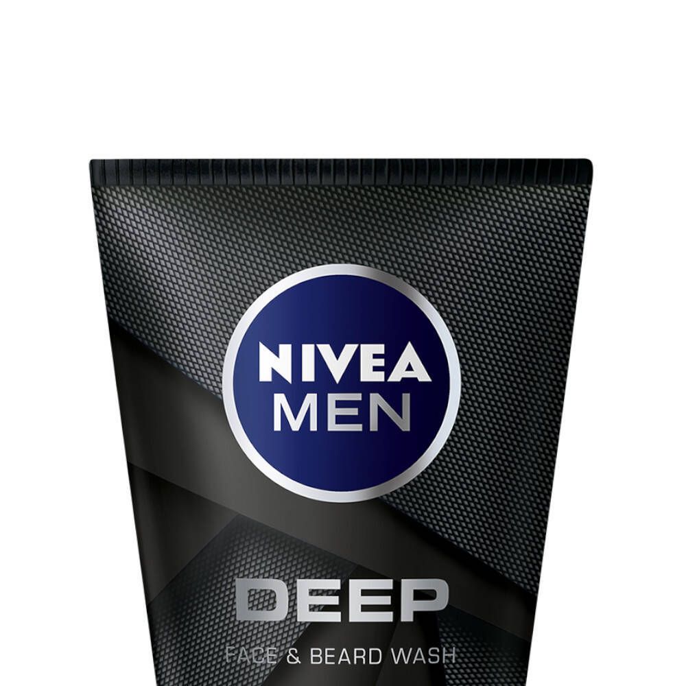 Nahaufnahme der Tube mit NIVEA MEN Logo und "DEEP" Schriftzug. Schwarzer Hintergrund.