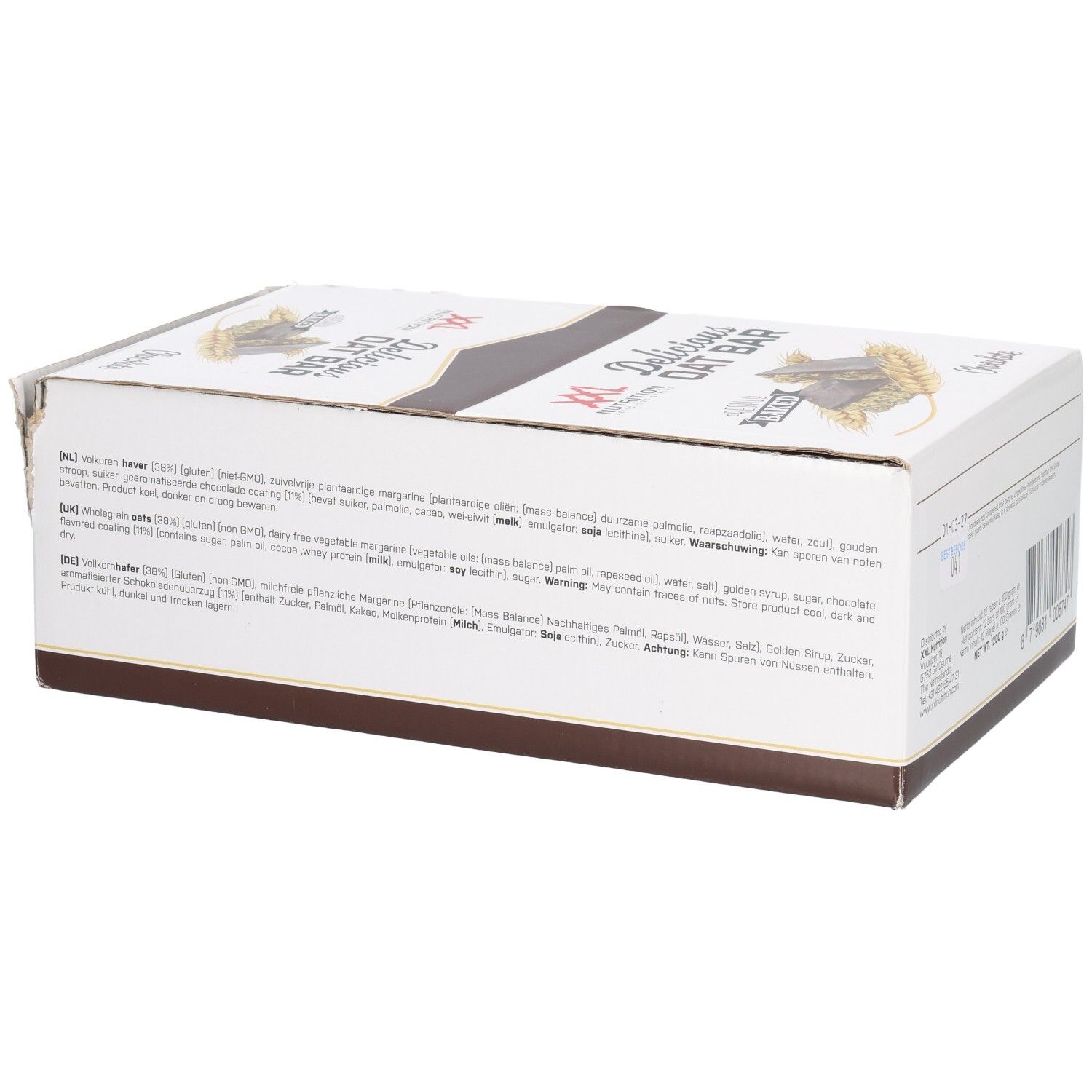 Boîte en carton de barres d'avoine XXL Nutrition Delicious Oat Bar Chocolat. Liste des ingrédients et avertissements. Emballage blanc.