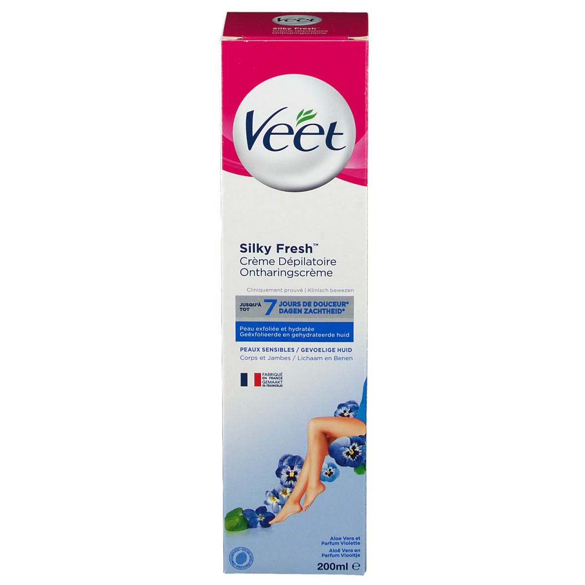Emballage de crème dépilatoire Veet. Rose et blanc. Inscription : Silky Fresh, Crème Dépilatoire, 200ml. Pour peaux sensibles. Illustration de jambe.
