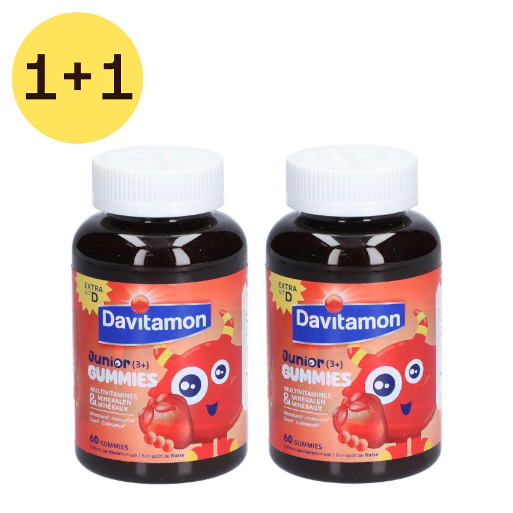 Twee flessen Davitamon Junior Gummies met 1+1 gratis promo sticker. Rode etiketten, witte deksels. Opschrift: Junior Gummies.
