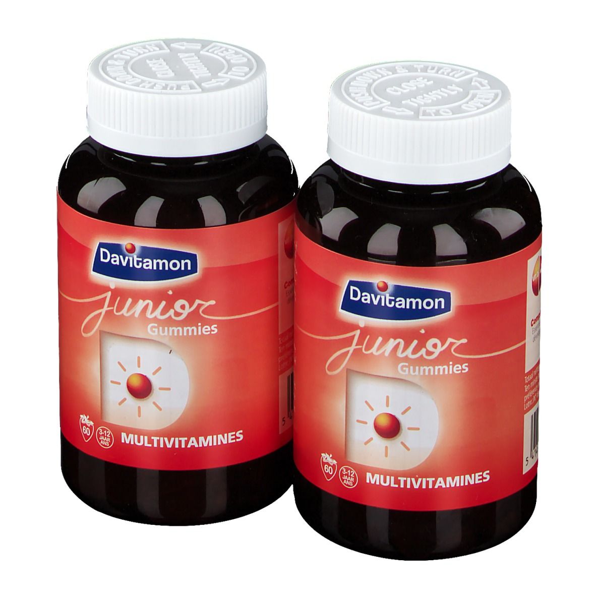 Twee flessen Davitamon Junior Gummies. Rode etiketten, witte deksels. Opschrift: Junior Gummies, Multivitaminen.