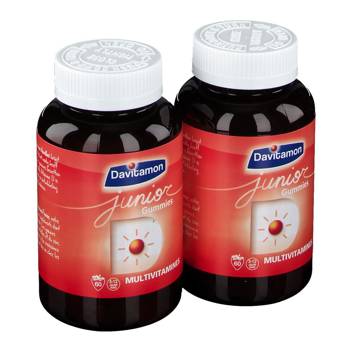 Twee flessen Davitamon Junior Gummies. Rode etiketten, witte deksels. Opschrift: Junior Gummies, Multivitaminen.