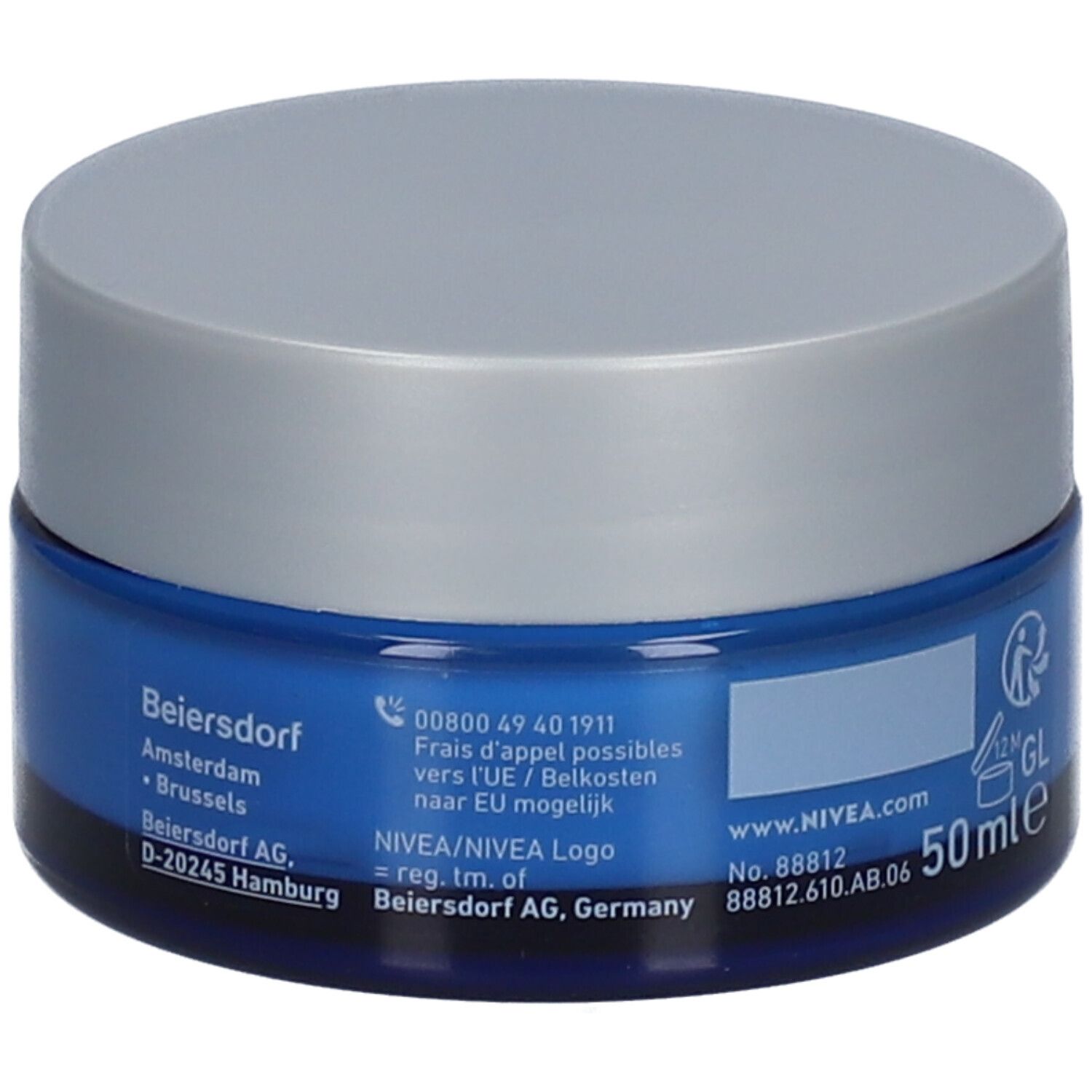 Blaue Creme-Dose mit silbernem Deckel. Aufschrift: NIVEA, 50 ml. Text mit Kontaktinformationen und Recycling-Symbol.