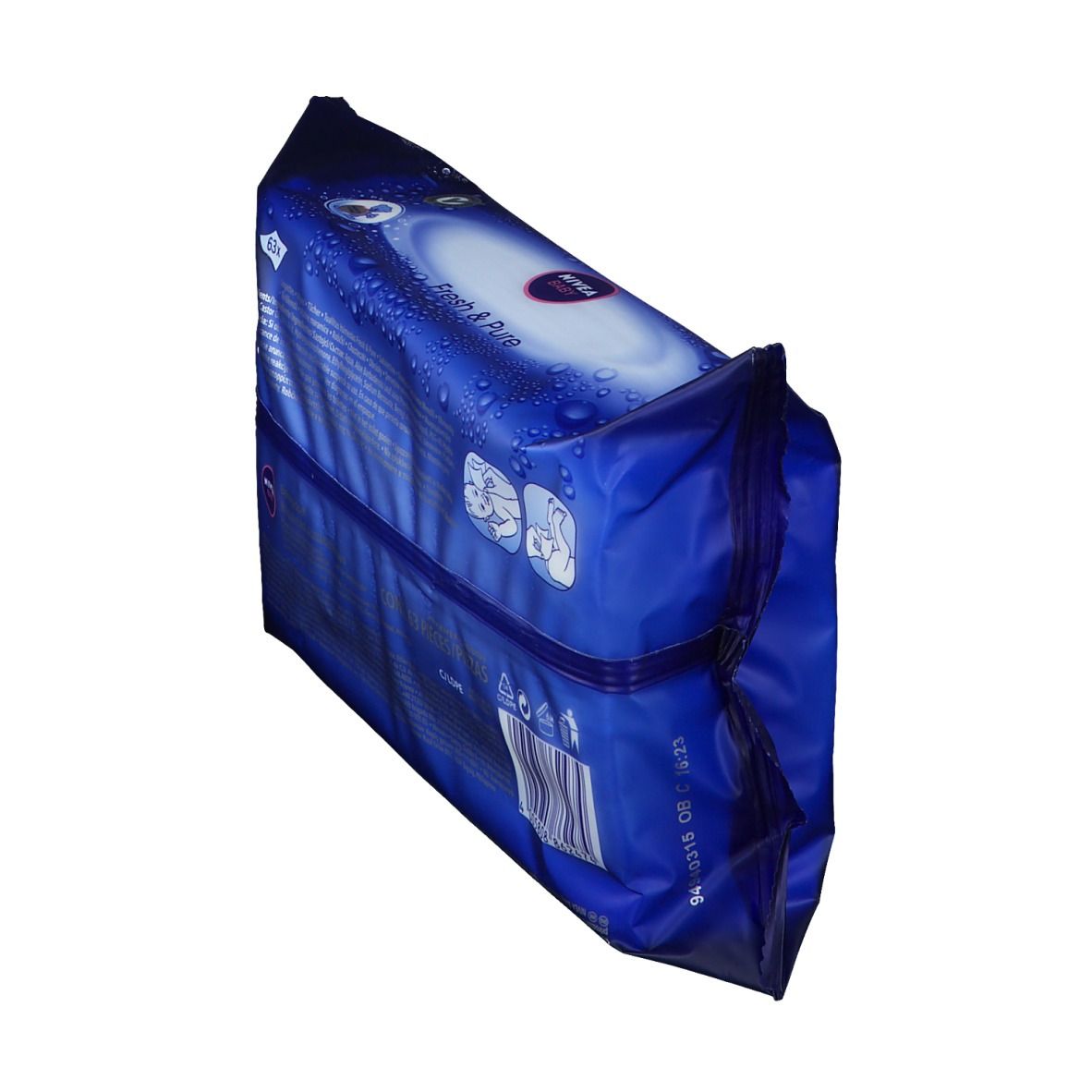 Schrägansicht des blauen Pakets NIVEA Baby Fresh & Pure Feuchttücher. Produktname und Barcode sichtbar.