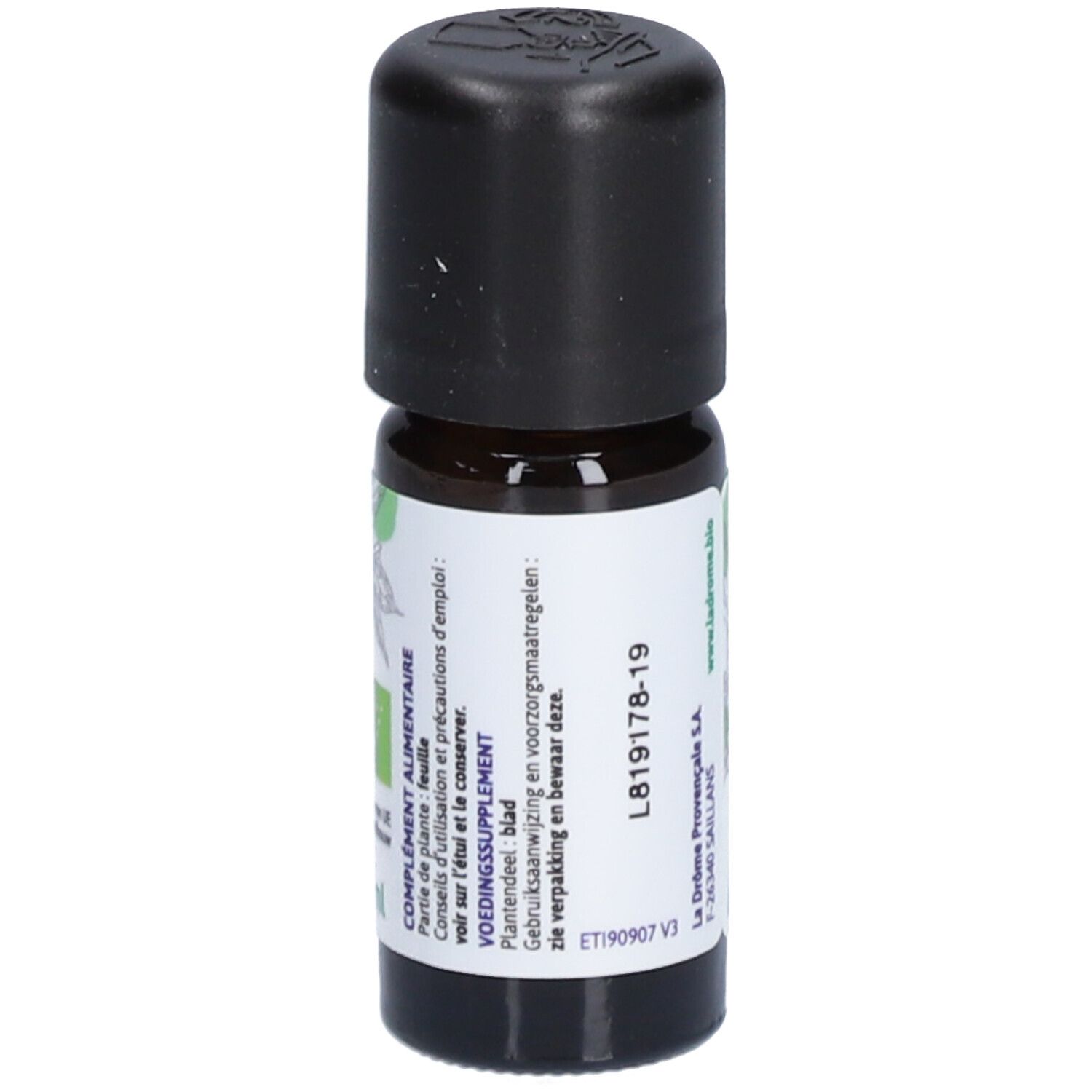 Bruine glazen fles met zwarte dop. Opschrift: Huile Essentielle Bio Ravintsara. Label met logo.