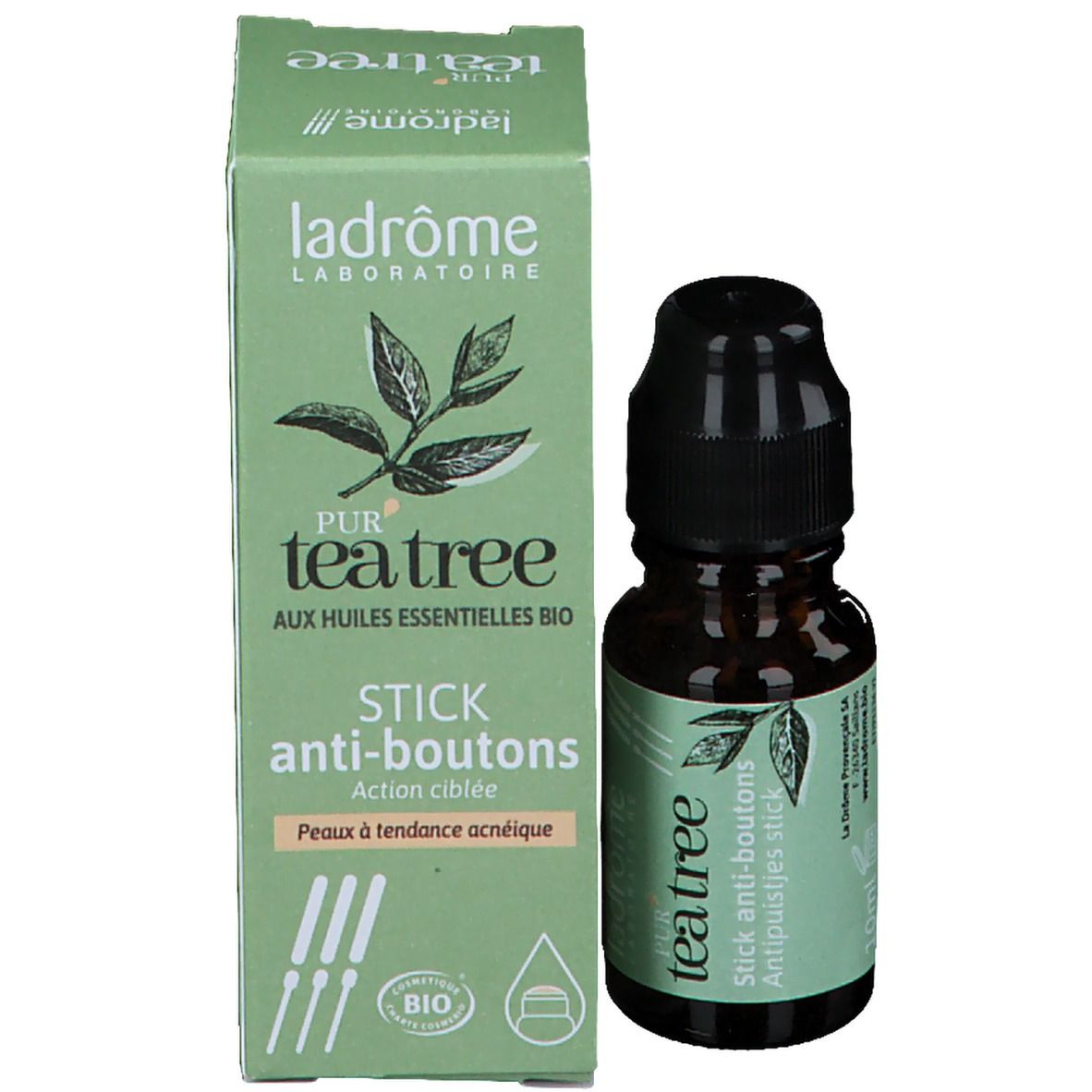 Emballage du produit. Boîte verte avec produit et flacon. Nom du produit : PUR tea tree Stick anti-boutons.