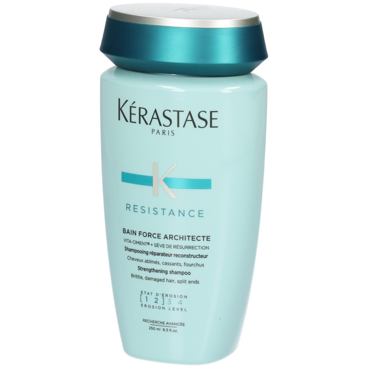 Hellblaue Kérastase Flasche mit türkisfarbenem Deckel. Stärkendes Shampoo für geschädigtes Haar.