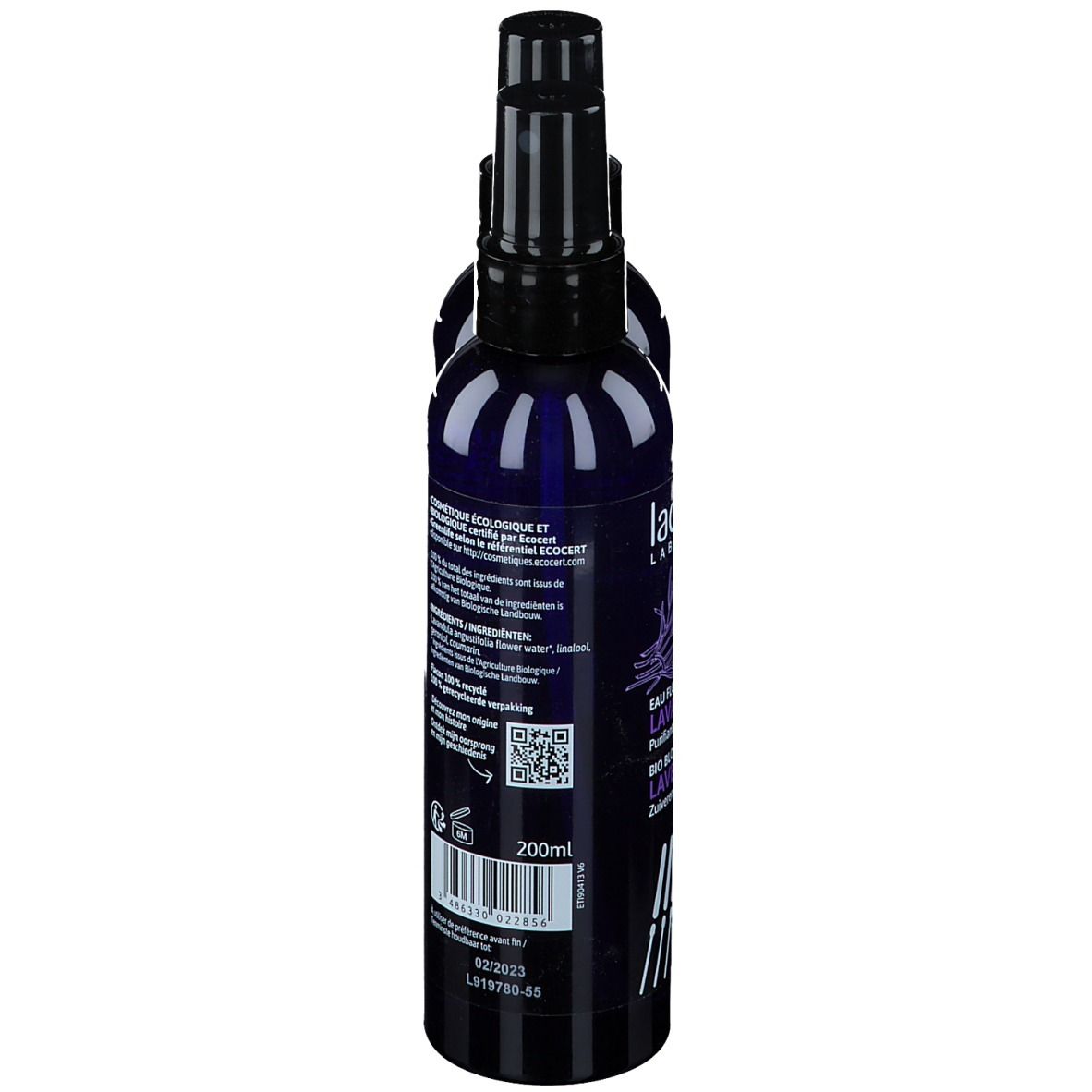 Twee blauwe spuitflessen met zwarte sproeikop. Opschrift: Ladrôme Lavande, Bio. Met Bio-keurmerk.