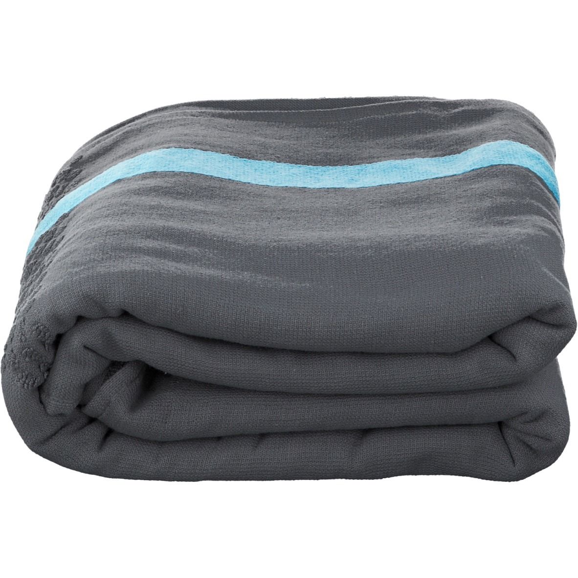Gevouwen grijs textiel met lichtblauwe streep. Stof is gevouwen.