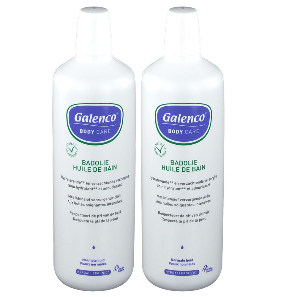 Twee witte flessen met blauw etiket. Opschrift: Galenco Body Care, Badolie. Met groene markering. Met sticker: 1+1 GRATIS.