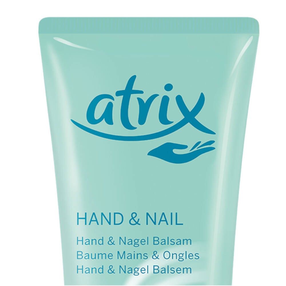 Close-up van de tube. Opschrift: atrix, Hand & Nail. Tekst in het Duits, Frans, Italiaans, Nederlands. Turquoise achtergrond.
