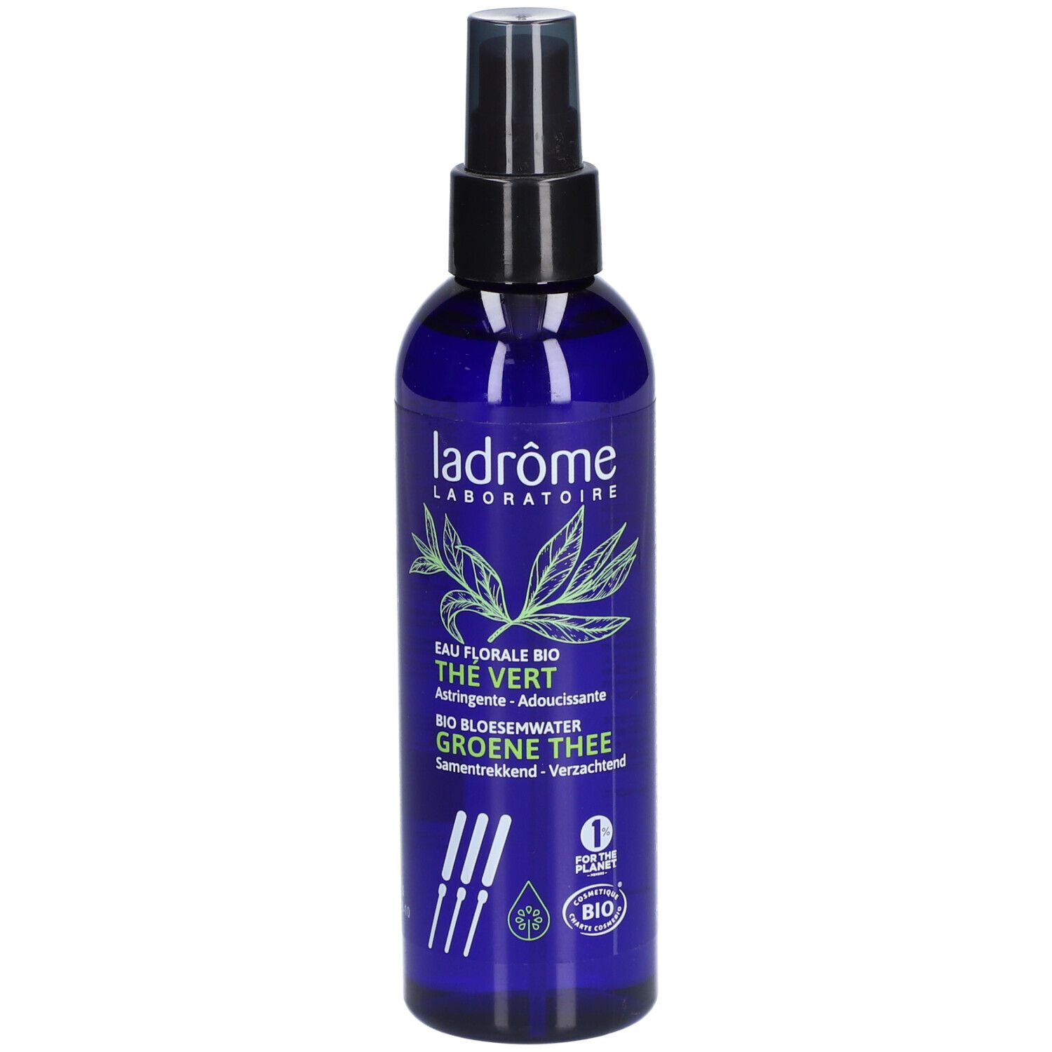 Blauwe spuitfles met zwarte spuitkop. Opschrift: ladrôme LABORATOIRE, Eau Florale Bio Thé Vert, Bio Bloesemwater Groene Thee.