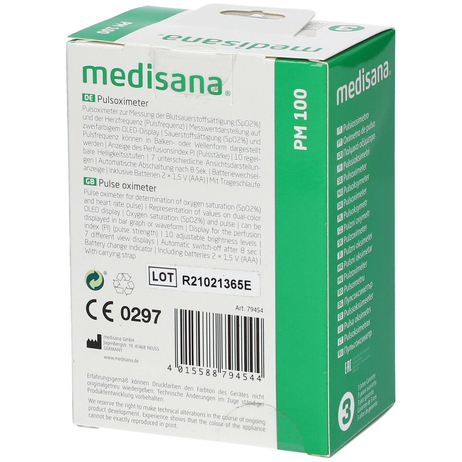 Achterkant van de verpakking van de Medisana pulsoximeter PM 100. Tekst: Pulsoximeter, CE-markering, lotnummer, barcode.