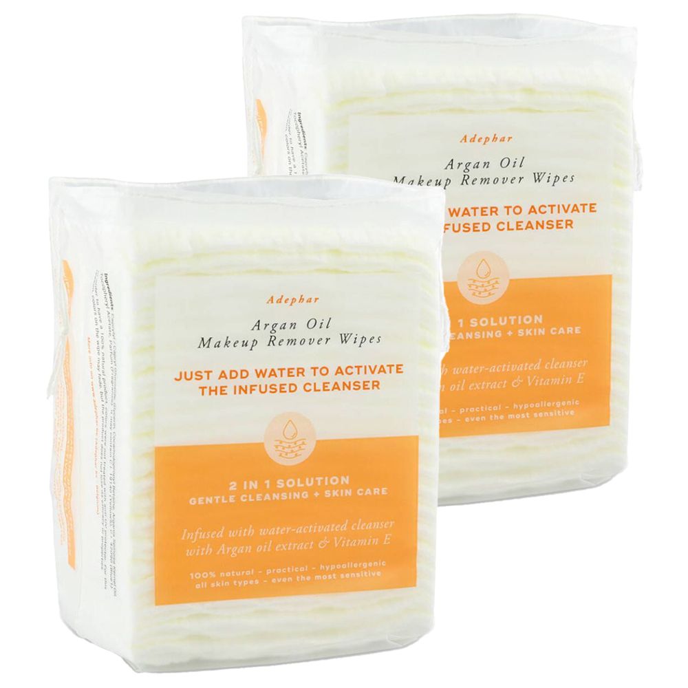Twee verpakkingen make-up remover doekjes. Opschrift: Adephar Argan Oil Makeup Remover Wipes. Oranje labels met tekst.