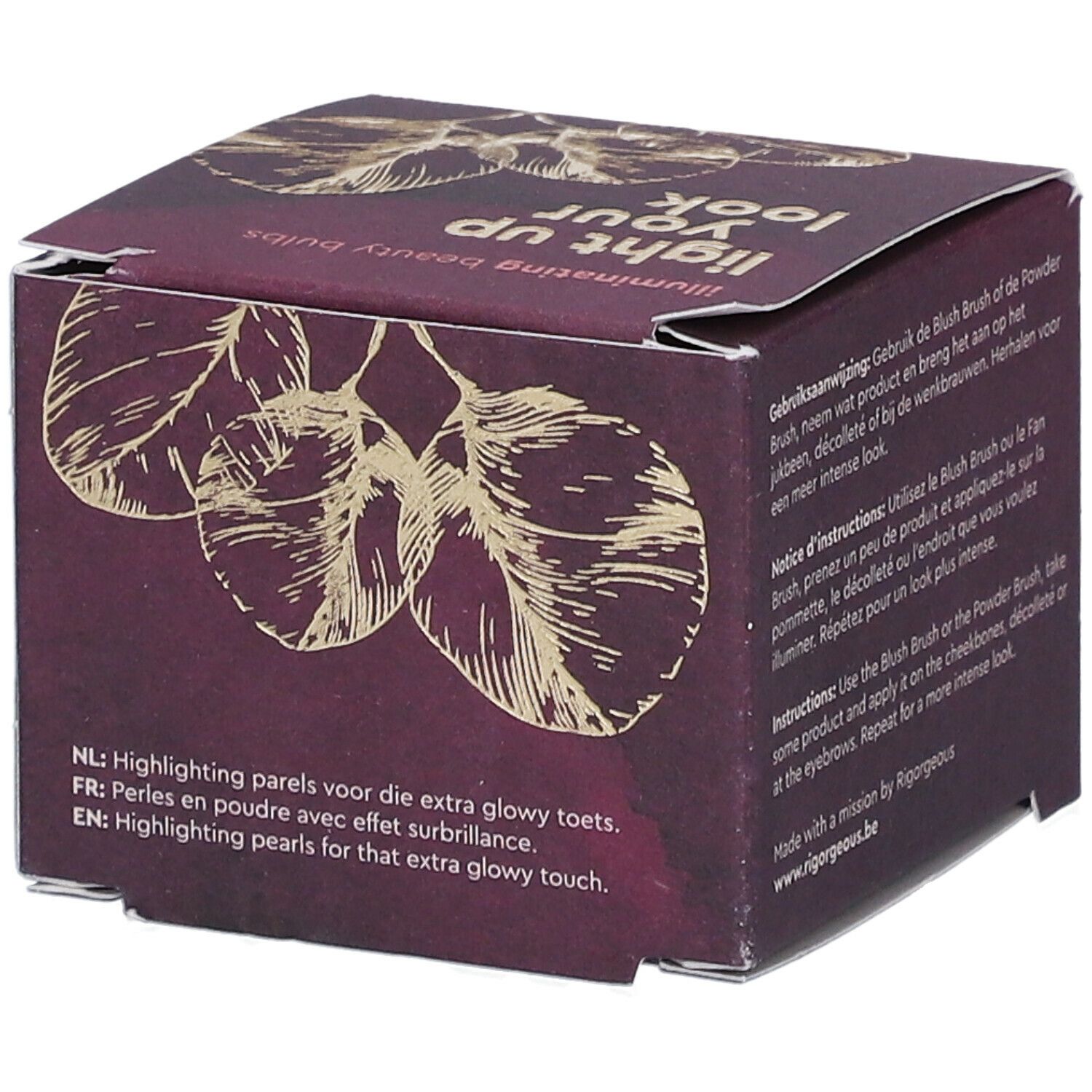 Kartonverpackung mit Text. Auf der Seite: Text in Niederländisch, Französisch und Englisch.