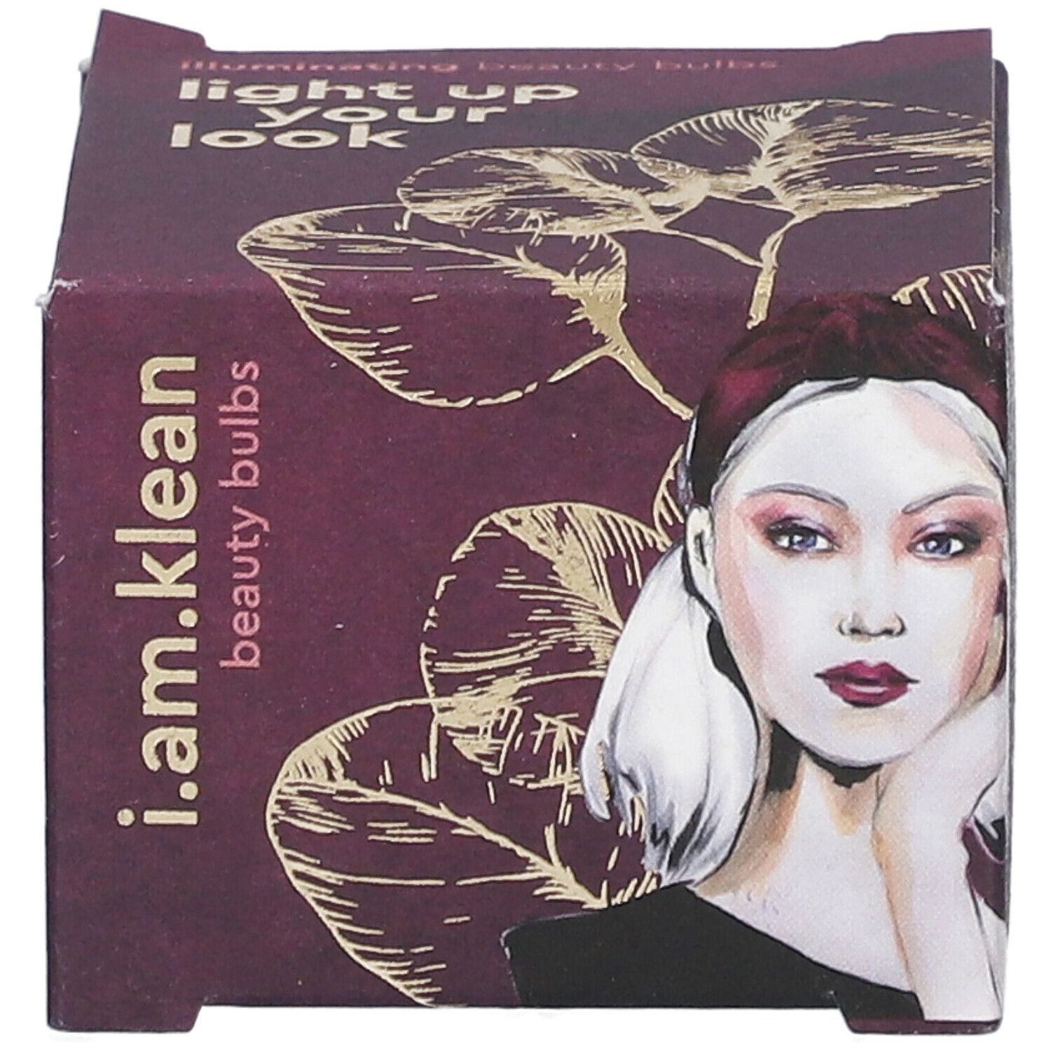 Kartonverpackung mit Aufdruck. Auf der Vorderseite: Illustration einer Frau, Produktname und Logo.