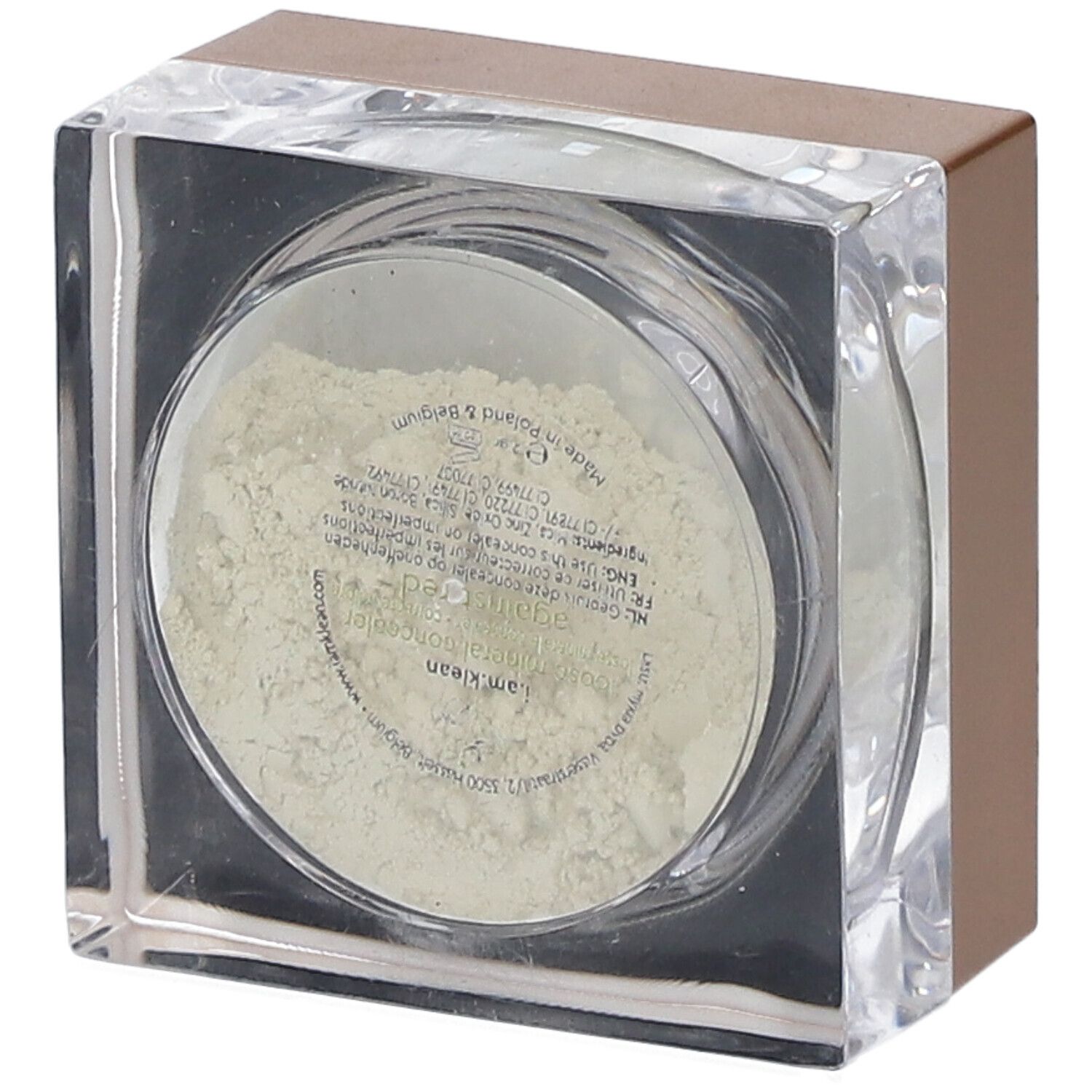Boîte cosmétique carrée avec couvercle. Contenu : poudre claire. Informations produit au fond.