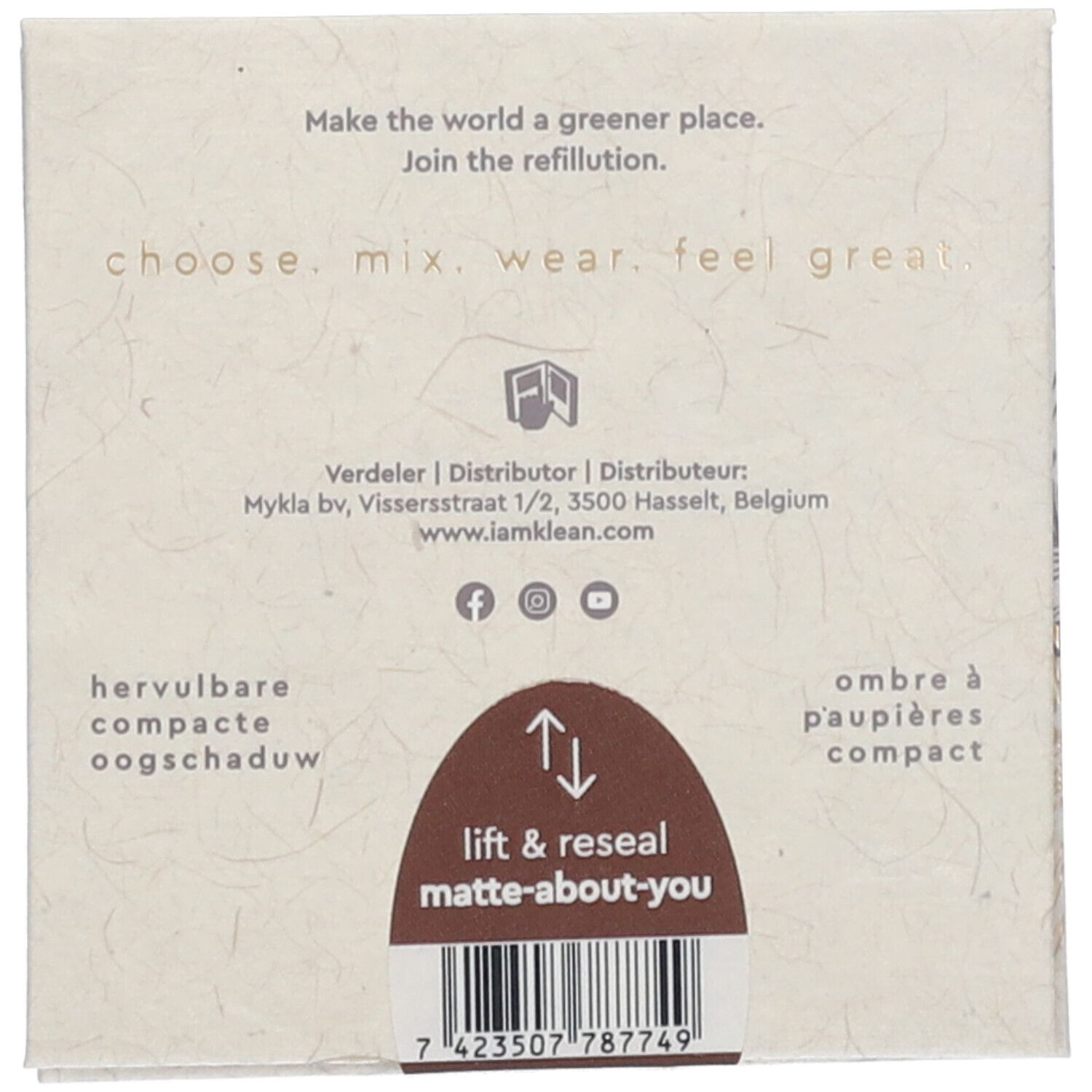 Rückseite der Verpackung mit Text und Barcode. Text: hervulbare compacte oogschaduw, ombre à paupières compact, lift & reseal matte-about-you.