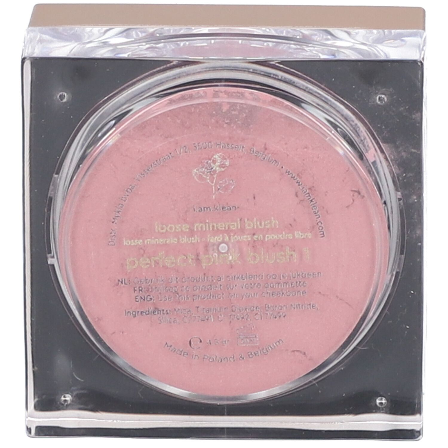 Draufsicht auf eine Kosmetikdose mit rosa Puder. Aufschrift: "loose mineral blush perfect pink blush 1" und "i.am.klean".