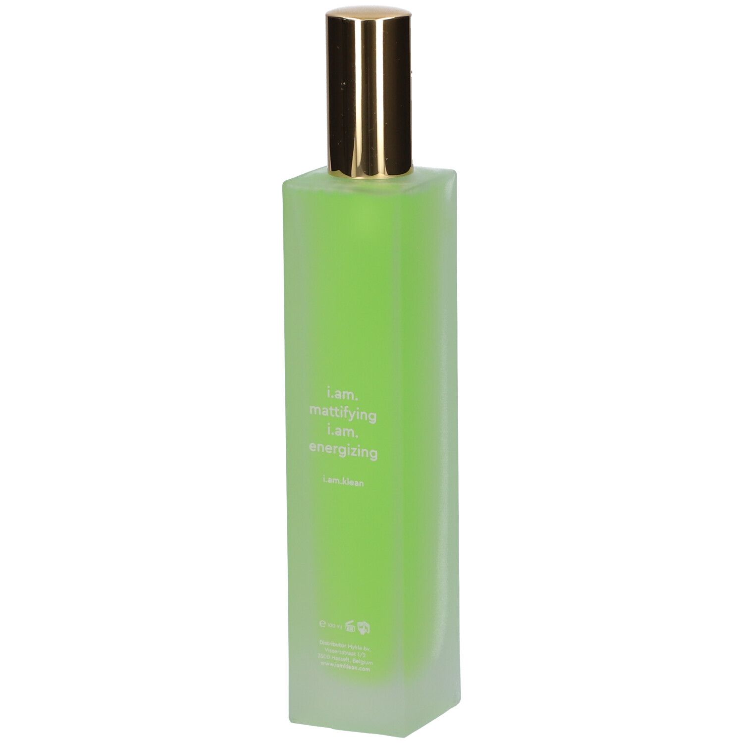 Groene, rechthoekige fles met gouden sproeikop. Tekst: I am, mattifying, energizing.