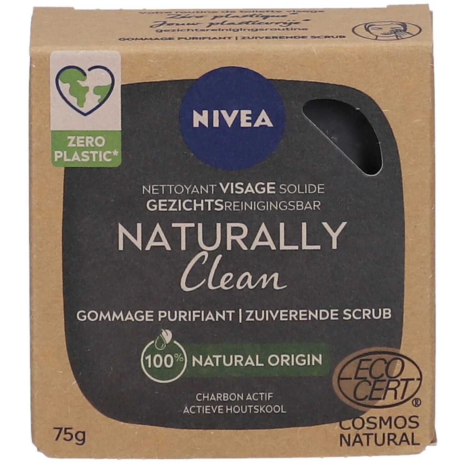 NIVEA Naturally Clean gommage visage solide dans emballage carton. Surface noire avec texte et logo. 75g.